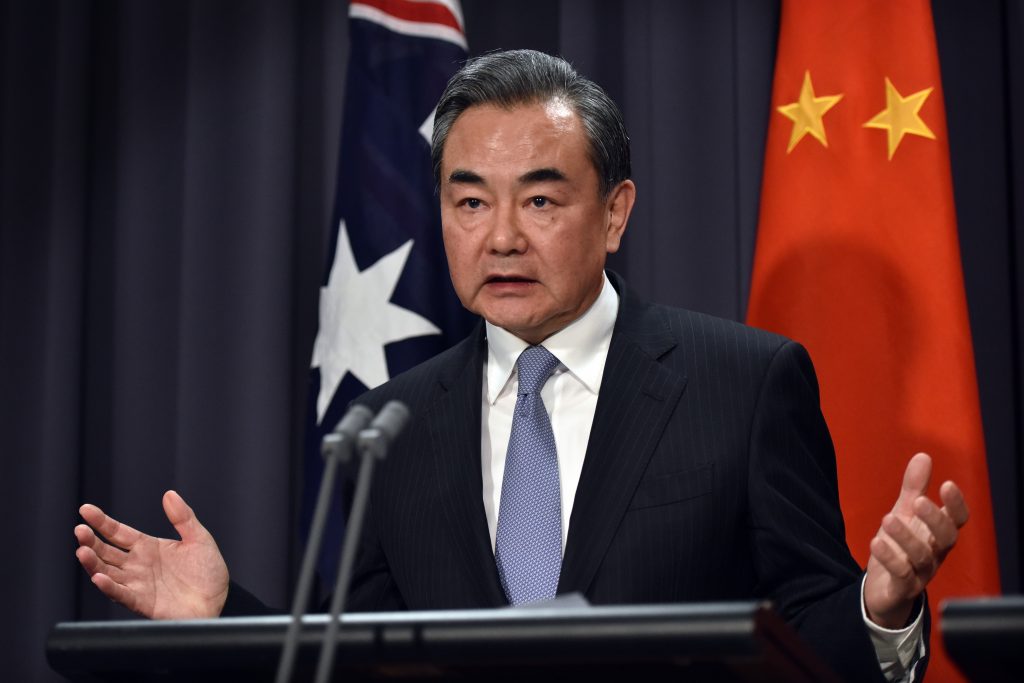 Le ministre chinois des Affaires étrangères Wang Yi lors d'une conférence de presse au parlement australien à Canberra le 7 février 2017. (Crédits : AFP PHOTO / MARK GRAHAM)