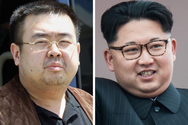 Kim Jong-nam (à gauche) et son demi-frère cadet, le dirigeant nord-coréen Kim Jong-un (à droite). (Crédits : AFP PHOTO / Toshifumi KITAMURA and Ed JONES)