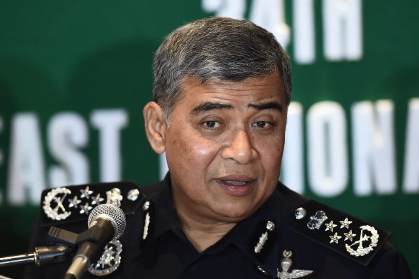 L'inspecteur général de la police royale malaisienne Khalid Abu Bakar s'exprime sur l'expulsion de l'ambassadeur nord-coréen à Kuala Lumpur, lors d'une conférence de presse à Bayan Lepas dans l'Etat insulaire de Penang au nord de la Malaisie, le 7 mars 2017. (Crédits : AFP PHOTO / LILLIAN SUWANRUMPHA)