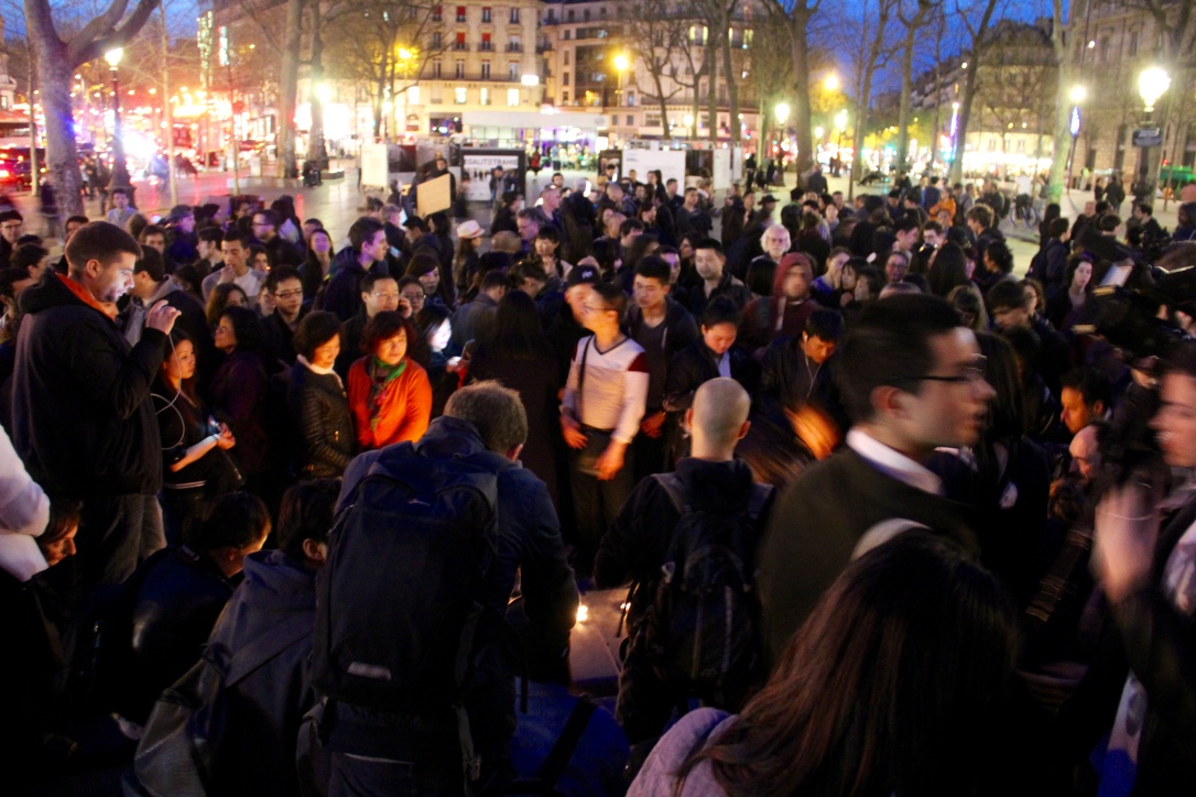 Le rassemblement contre les violences policières et pour la justice pour Liu Shoayo, place de la République à Paris le 30 mars 2017. (Copyright : Sarah Suong Mazelier)