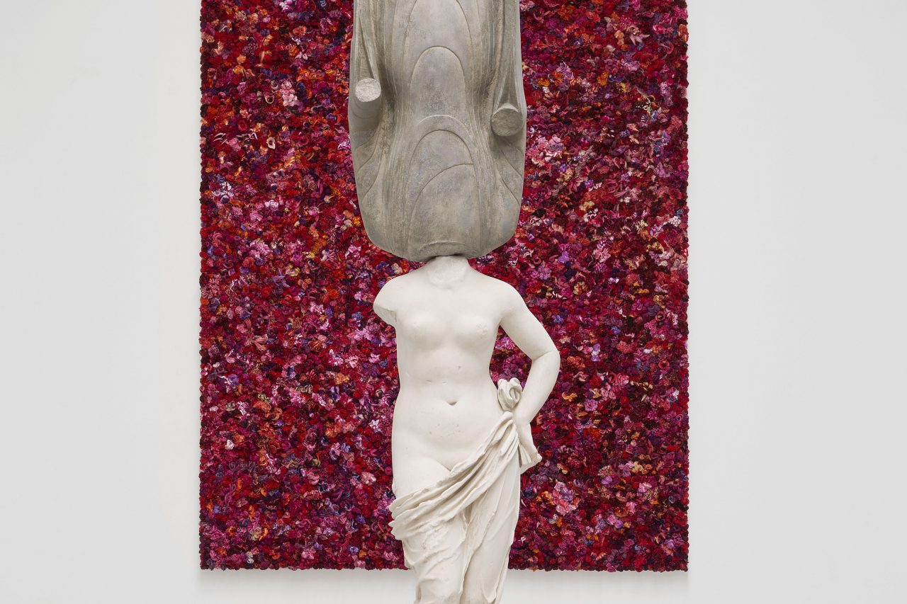 Xu Zhen, "Eternity-New 40403 Stone Statue, Aphrodite Holding Her Drapery", 2016. (Copyright : Galerie Perrotin)