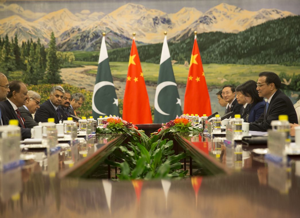 Le président Pakistanais Mamnoon Hussain avec le Premier ministre chinois Li Keqiang lors d'une rencontre le 20 février 2014 à Pékin.