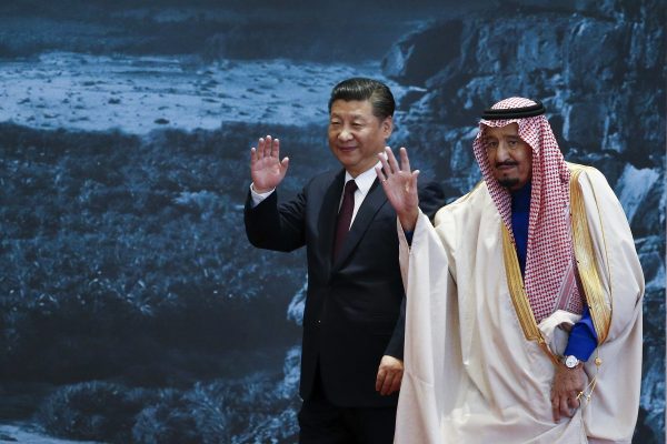 Le président chinois Xi Jinping et le Roi Salman bin Abdulaziz d'Arabie saoudite au China National Museum à Pékin, le 16 mai 2017. (Crédits : AFP PHOTO / POOL / Lintao Zhang)