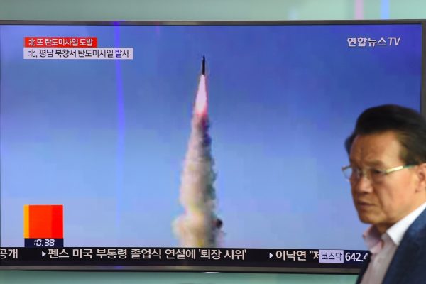 Le 22 mai 2017, la Corée du Nord a procédé à un test de missile à portée intermédiaire Pukguksong-2. (Crédits : AFP PHOTO / JUNG Yeon-Je)