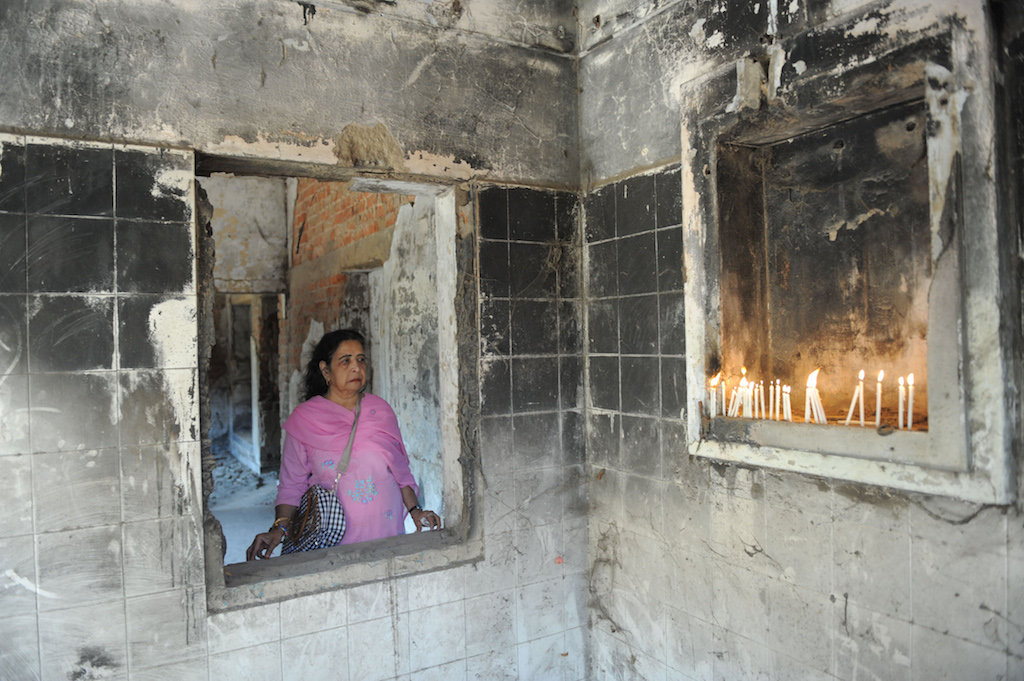 Lors d'un hommage à Ahmedabad le 28 février 2011 aux victimes de la Gulbarg Society tuées dans les programs anti-musulmans qui ont suivi l'incendie du train de Godhra, neuf ans plus tôt en 2002. (Crédits : AFP PHOTO / Sam PANTHAKY)