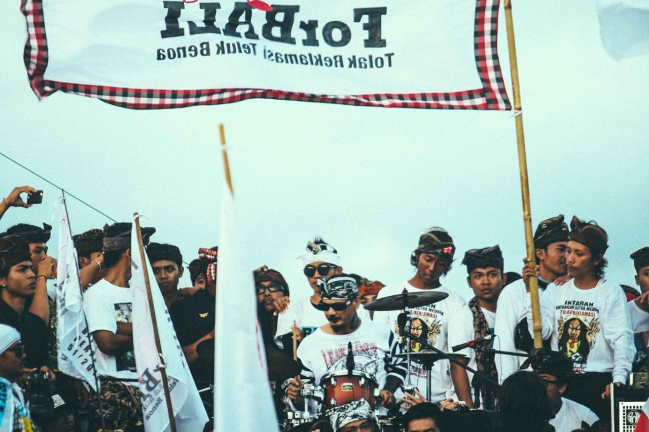 Concert du groupe de punk rock balinais "Superman is Dead" en soutien à la Coalition for Bali, le mouvement Bali Tolak Reklamasi Teluk Benoa, "Non à la Poldérisation de Benoa à Bali". (Copyright : Gus Wib)