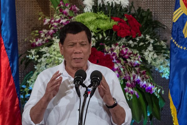 Le président philippin Rodrigo Duterte lors d'une conférence de presse au palais présidentiel du Malcanang à Manille, le 27 juin 2017. (Crédits : AFP PHOTO / NOEL CELIS)