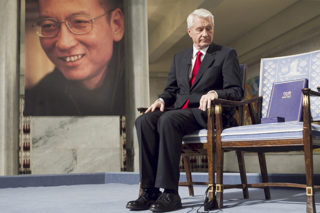 Le 10 décembre 2010, alors qu'il reçoit le prix Nobel de la paix, la chaise de Liu Xiaobo est vide à Oslo.