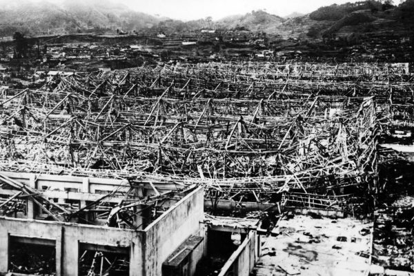 La ville de Nagasaki peu après le bombardement le 9 août 1945.