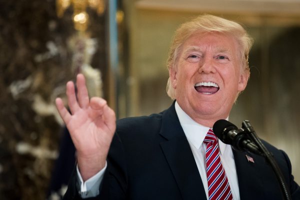 Le président américain Donald Trump lors d'une conférence de presse à la Trump Tower Trump à New York, le 15 août 2017. (Crédits : Drew Angerer/Getty Images/AFP)