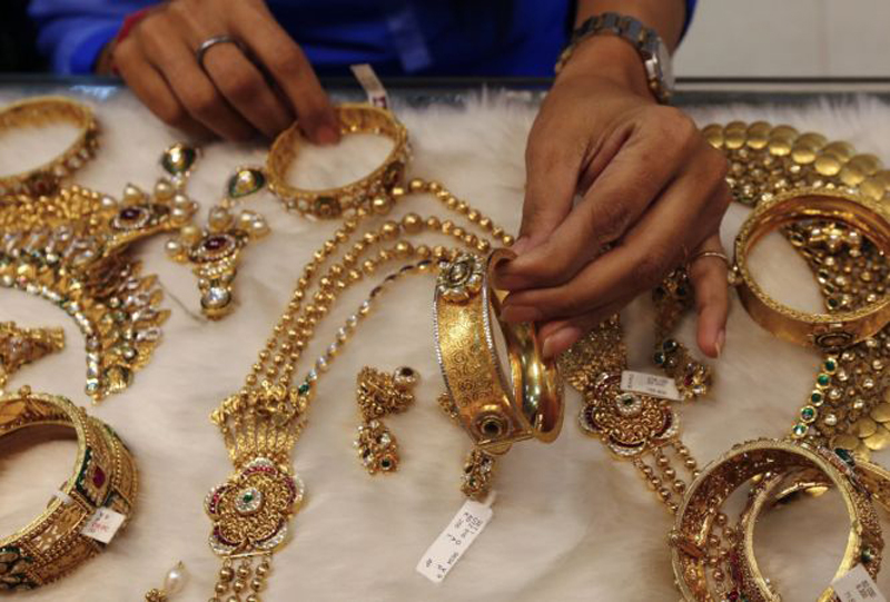 Bijoux en or dans une boutique en Inde.