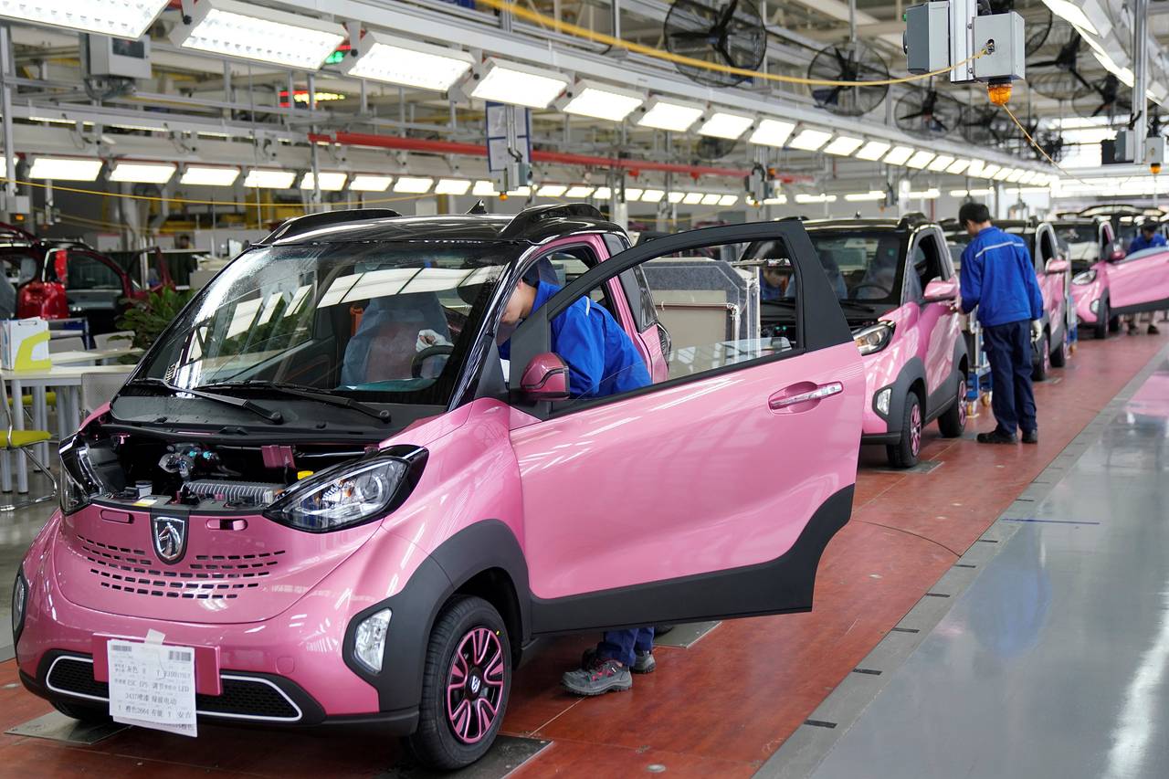 La E-100, l'une des voitures électriques conçues par le constructeur chinois Baojun dans son usine de Liuzhou.