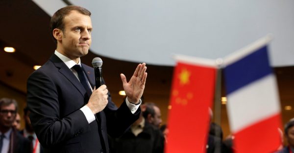 Le président français Emmanuel Macron lors d'un forum franco-chinois sur les applications de l'intelligence artificielle à SOHO 3Q à Pékin, le 9 janvier 2018. (Source : Reuters)