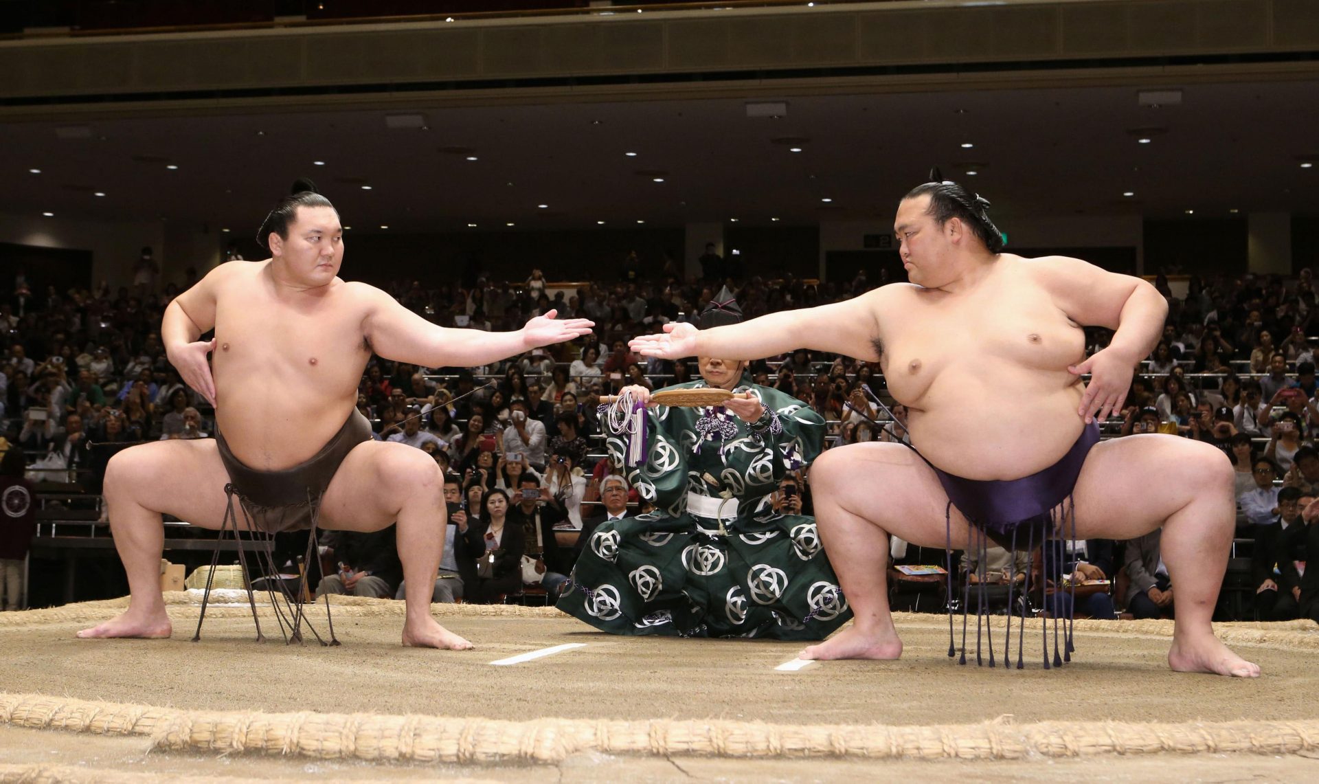 Depuis 2017, les salles de sumo se remplissent à nouveau mais le sport traditionnel emblématique du Japon n'est pas encore à l'abri des scandales. (Source : Japan Times)