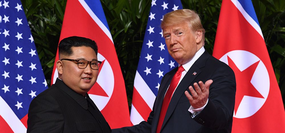 "That's all folks !" Trump dans sa peau de présentateur d'émission de téléréalité avec le "talentueux" Kim Jong-un en vedette américaine à Singapour, le 12 juin 2018. (Source : Business Insider)
