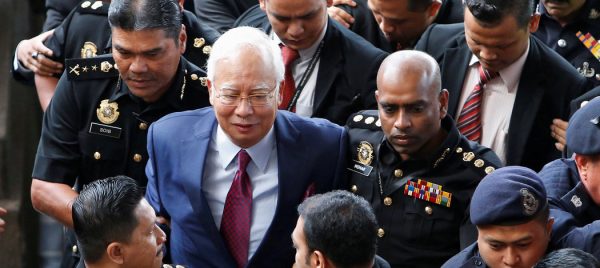 Accusé de corruption et d'abus de confiance, l'ancien Premier ministre malaisien Najib Razak à son arrivée au tribunal de Kuala Lumpur le 4 juillet 2018. (Source : New York Times)