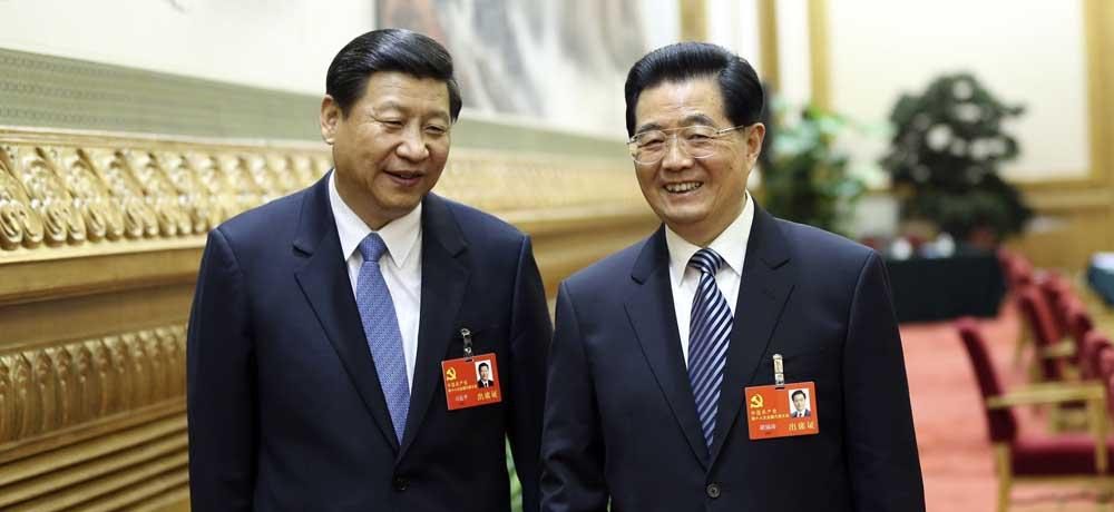 Le président chinois Xi Jinping et son prédécesseur Hu Jintao. (Source : Wbur)
