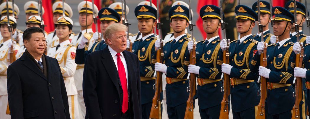 Le président américain Donald Trump marche aux cotés de son homologue chinois Xi Jinping à Pékin le 10 novembre 2017. (Source : New York Times)