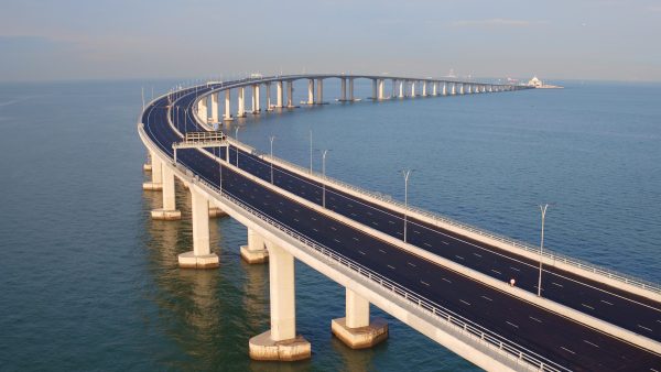 Le pont le plus long du monde reliant Hong et à la ville continentale de Zhuhai dans le Guangdong a été inauguré le 24 octobre 2018. (Source : Travel Weekly)
