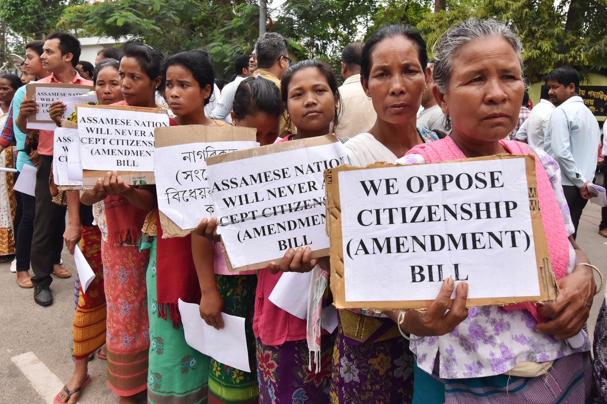 Des femmes de l'Assam manifestent contre la loi du 8 janvier 2019 sur l'accès à la citoyenneté, qui exclut les réfugiés musulmans. (Source : New Republic)