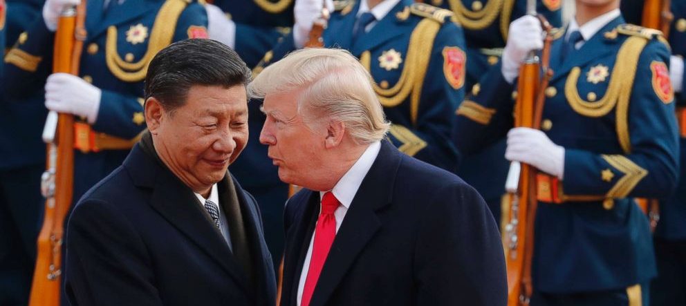 Le président américain Donald Trump reçu à Pékin par son homologue chinois Xi Jinping, le 8 novembre 2017. (Source : ABC)