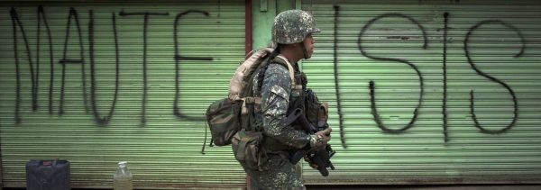 Soldat philippin pendant la "bataille de Marawi", ville de Mindanao prise par un groupe affilié à l'organisation État Islamique, le 10 avril 2017. (Source : Daily Beast)