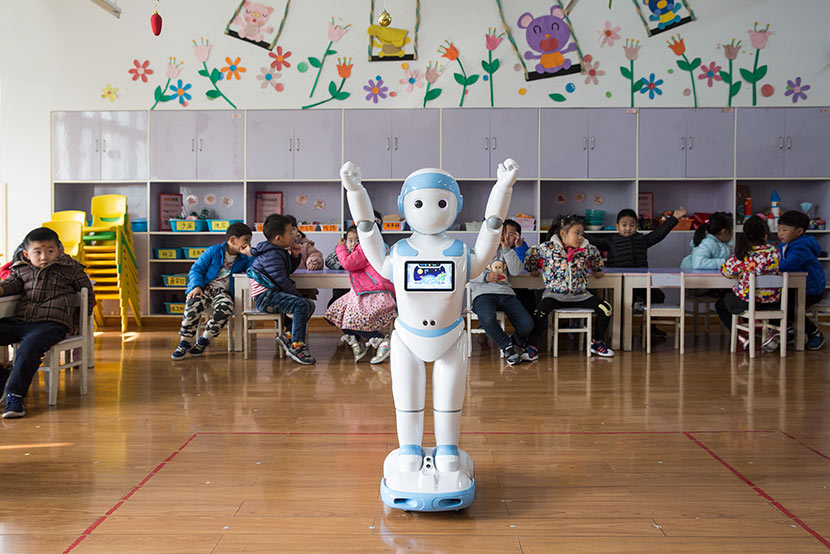 Le robot éducatif iPal dans une classe de maternelle du Shunhu Kindergarten à Suzhou, dans la province chinoise du Jiangsu, le 6 décembre 2017. (Source : Sixth Tone)