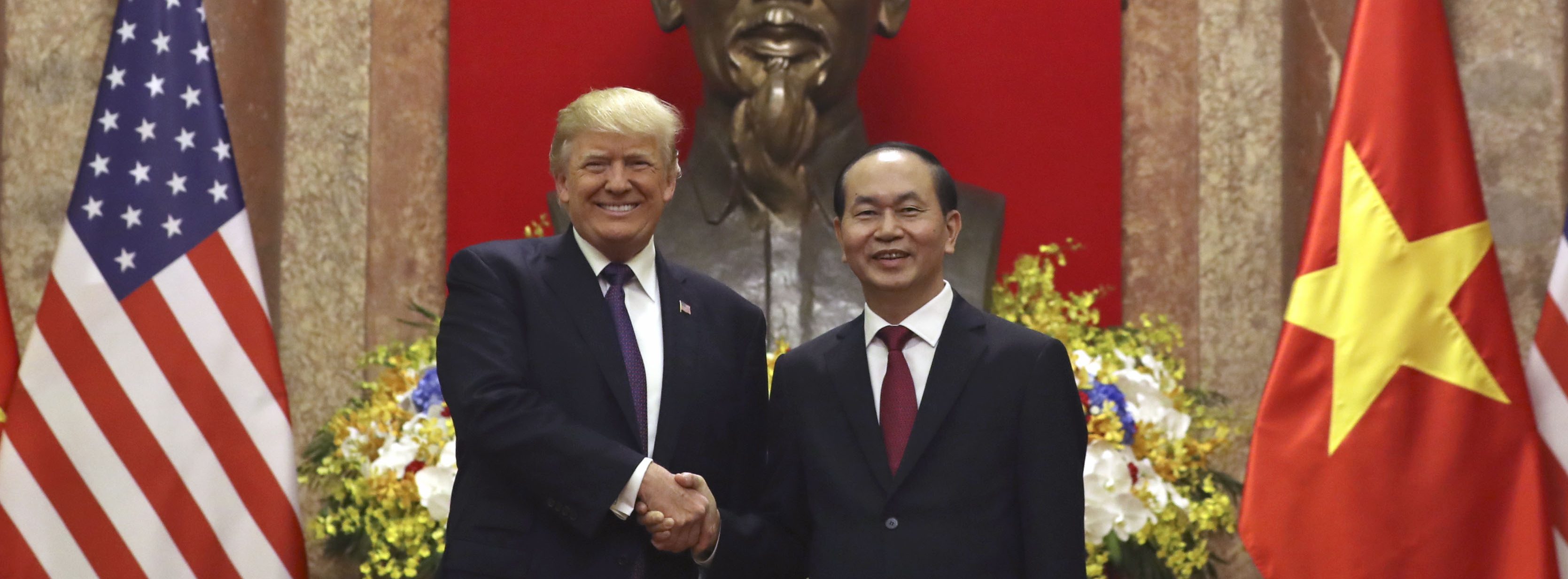 Le président américain Donald Trump et don homologue vietnamien Tran Dai Quang au palais présidentiel le 12 novembre 2017à Hanoï. (Source : CNN)