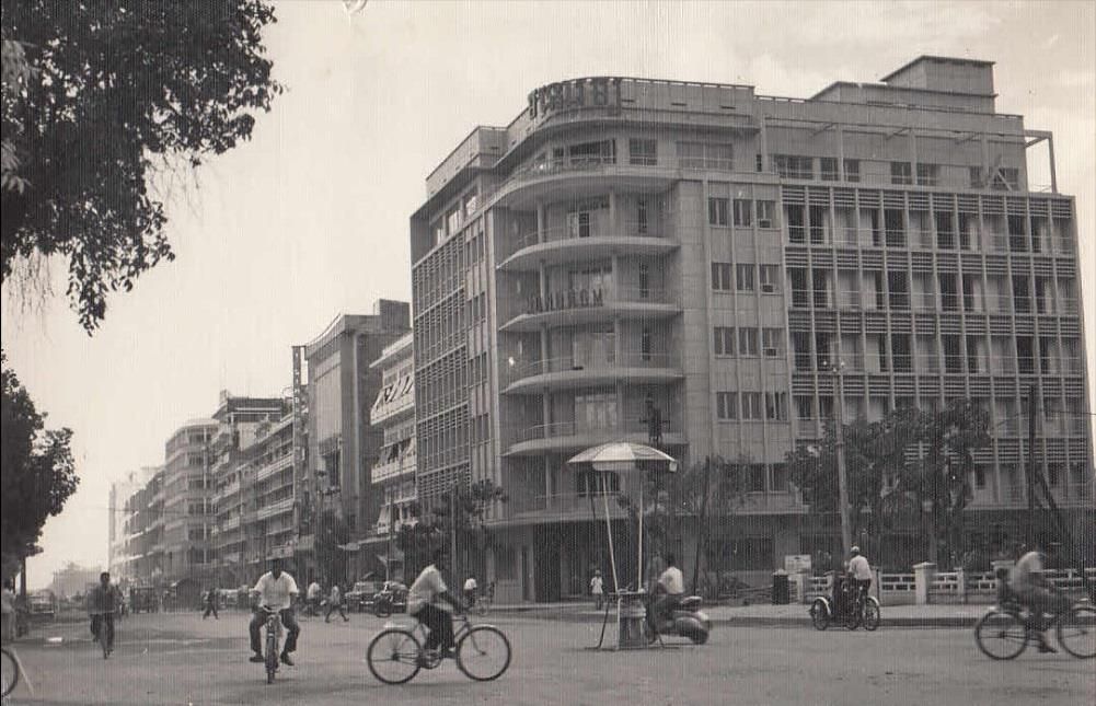 L'hôtel Monorom à Penh Penh en 1965, jadis l'un des plus luxueux de la capitale cambodgienne. (Source : Pinterest)