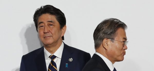 Les tensions commerciales ne cessent d'augmenter entre le Japon de Shinzo Abe et la Corée du Sud de Moon Jae-in. (Source : CNBC)