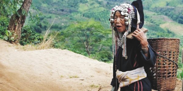 Pour les ethnies montagnardes de la Chine du Sud à la Birmanie, en passant par la péninsule indochinoise, l'arme de résistance massive à l'État, c'est le nomadisme, écrit le politologue James C. Scott dans "Zomia ou l'art de ne pas être gouverné" (Points, 2019). (Source : Contretemps)