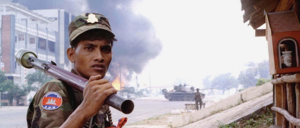 Un soldat cambodgien loyal au second premier ministre Hun Sen le 6 juillet 1997 à Phnom Penh. (Source : Cambodia Daily)