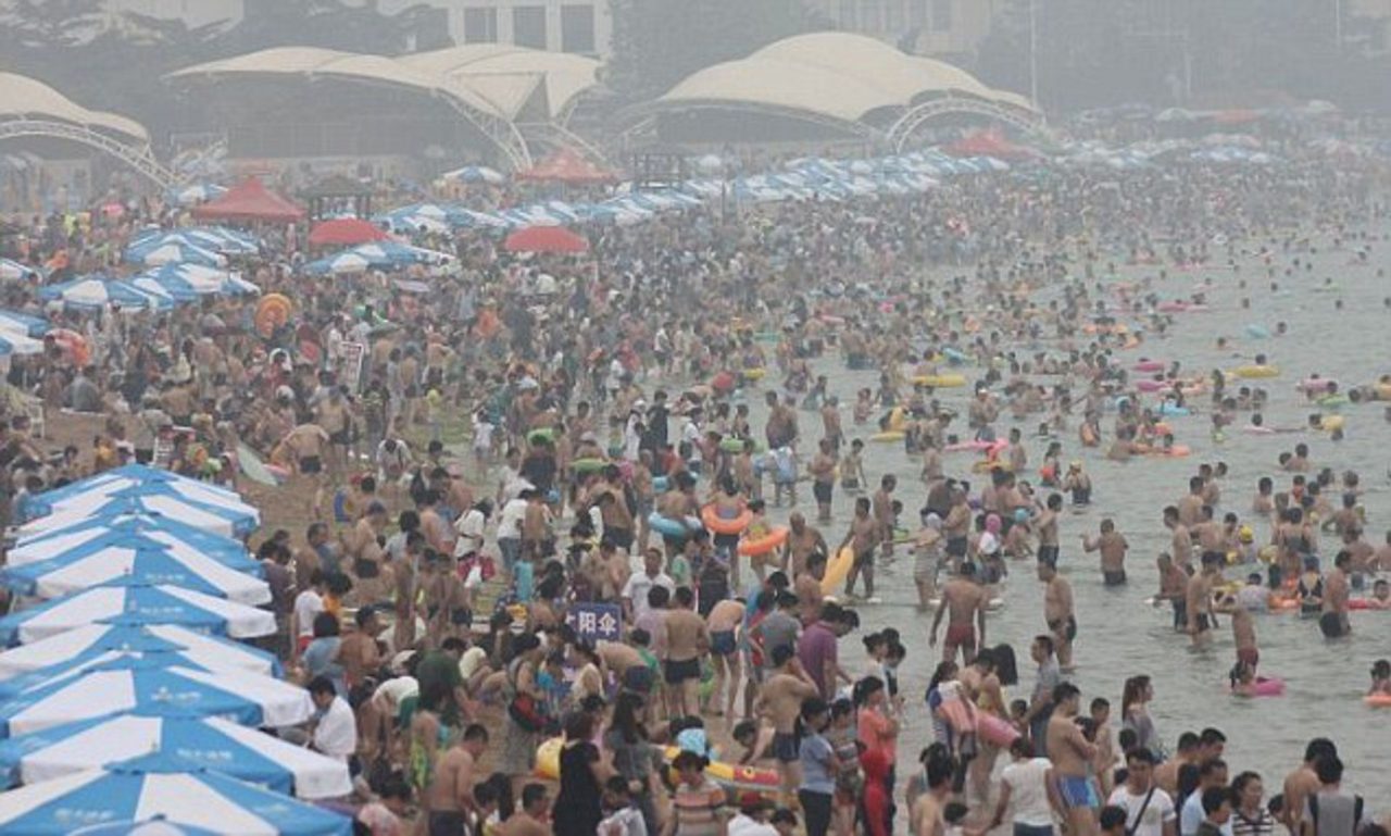 La plage n°1 de Qingdao, sur la côte nord-est de la Chine. (Source : Mailonline)