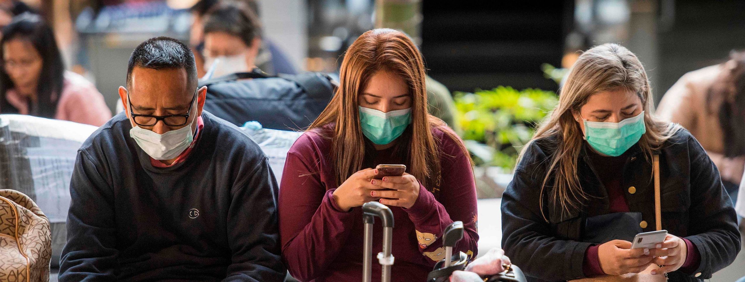 Des passagers portent un masque pour se protéger du coronavirus à l'arrivée d'un vol en provenance d'Asie à l'aéroport international de Los Angeles, le 29 janvier 2020. (Source : USA Today)