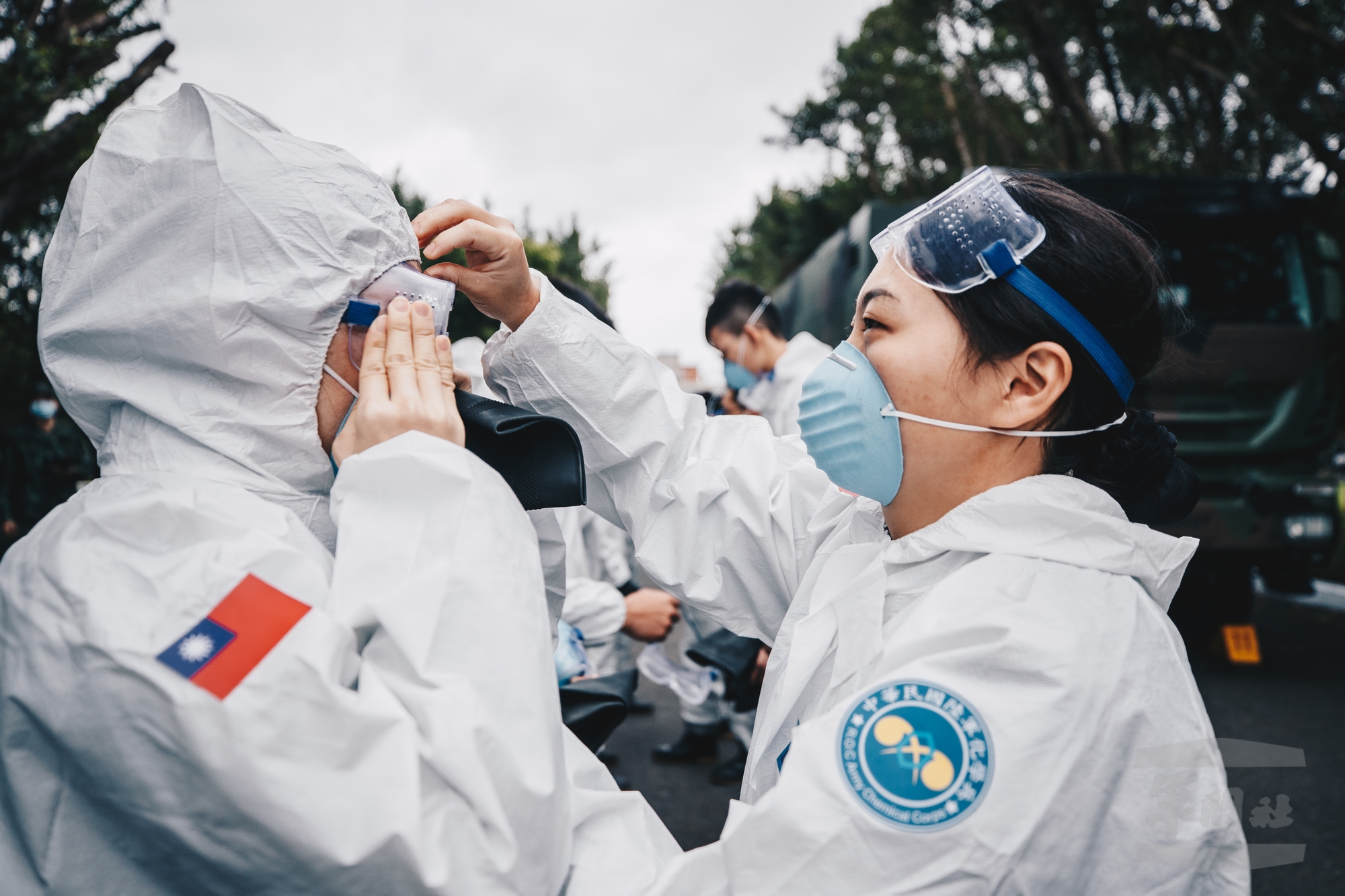 À Taïwan, le 33e régiment de protection biologique et chimique de l'armée de terre a été fréquemment sollicité pour réaliser de vastes opérations de désinfection contre la diffusion du coronavirus. (Crédit : Chen Jun-yun, Military News Agency, libre de droits)