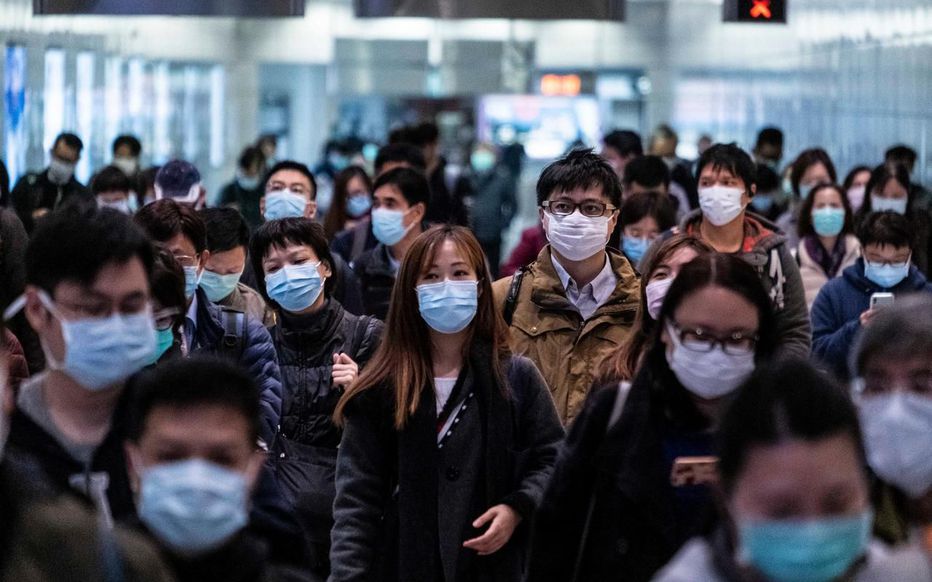 Dans le métro de Hongkong, le 11 février 2020. Port du masque de rigueur face à l’épidémie de coronavirus en Chine continentale. (Source : Le Parisien)
