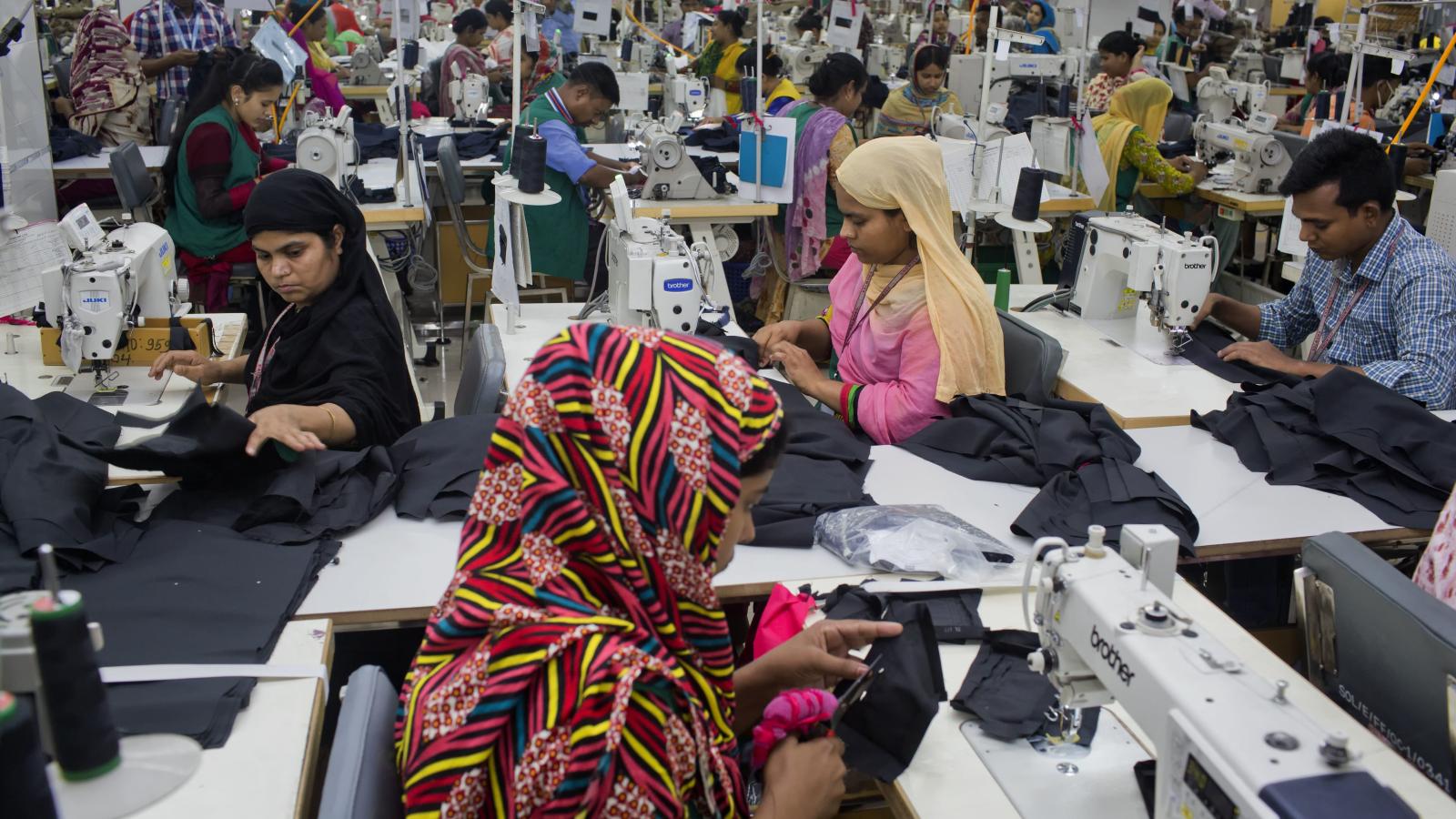 La crise du coronavirus a provoqué le chômage d'un million de salariés du textile au Bangladesh. (Source : Quartz)