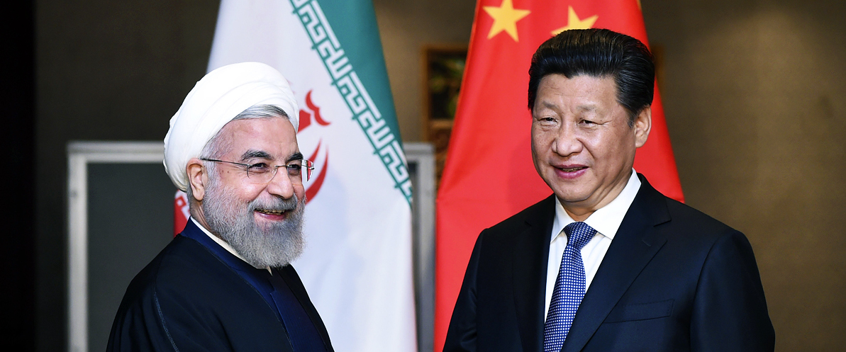 Le président iranien Hassan Rohani et son homologue chinois Xi Jinping, le 23 avril 2015 à Jakarta. (Source : Caspian News)