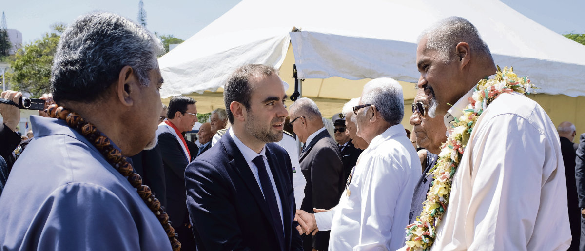 Le ministre français des Outre-mer Sébastien Lecornu à la rencontré les principales forces politiques et économiques dès son arrivée en Nouvelle-Calédonie. (Source : Humanite)