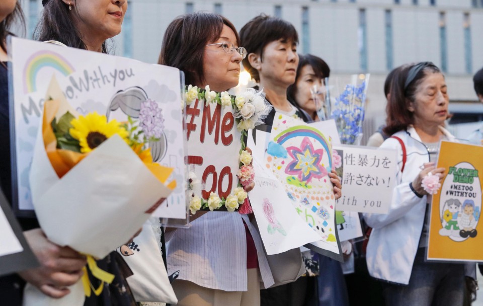 "Manifestation des fleurs" à Tokyo le 12 juin 2019 pour protester contre l'acquittement prononcé dans quatre affaires d'agressions sexuelles contre des femmes. (Source : Kyodo)
