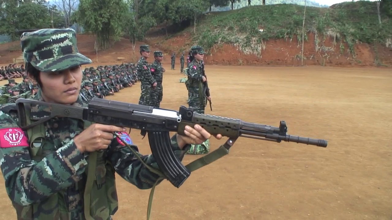 L'Arakan Army, l'une des plus puissantes milices armées à base ethnique minoritaire, avec 7 000 hommes et femmes en 2020, revendique l'autonomie et la reconnaissance de la minorité arakanaise/rakhine. (Source : Overgoundnotes)