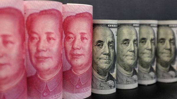 Les critiques en Chine contre les politiques monétaires américaines et européennes ont revigoré les débats sur "l'abandon" du dollar. (Source : QZ)