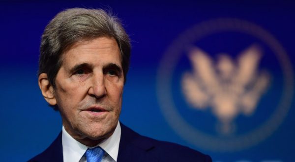 Envoyé spécial des États-Unis sur le climat, John Kerry a rencontre son homologue chinois Xie Zhenhua à Shanghai, le 16 avril 2021, afin de préparer le sommet virtuel sur le climat des 22 et 23 avril, organisé par le président américain Joe Biden. (Source : Politico)