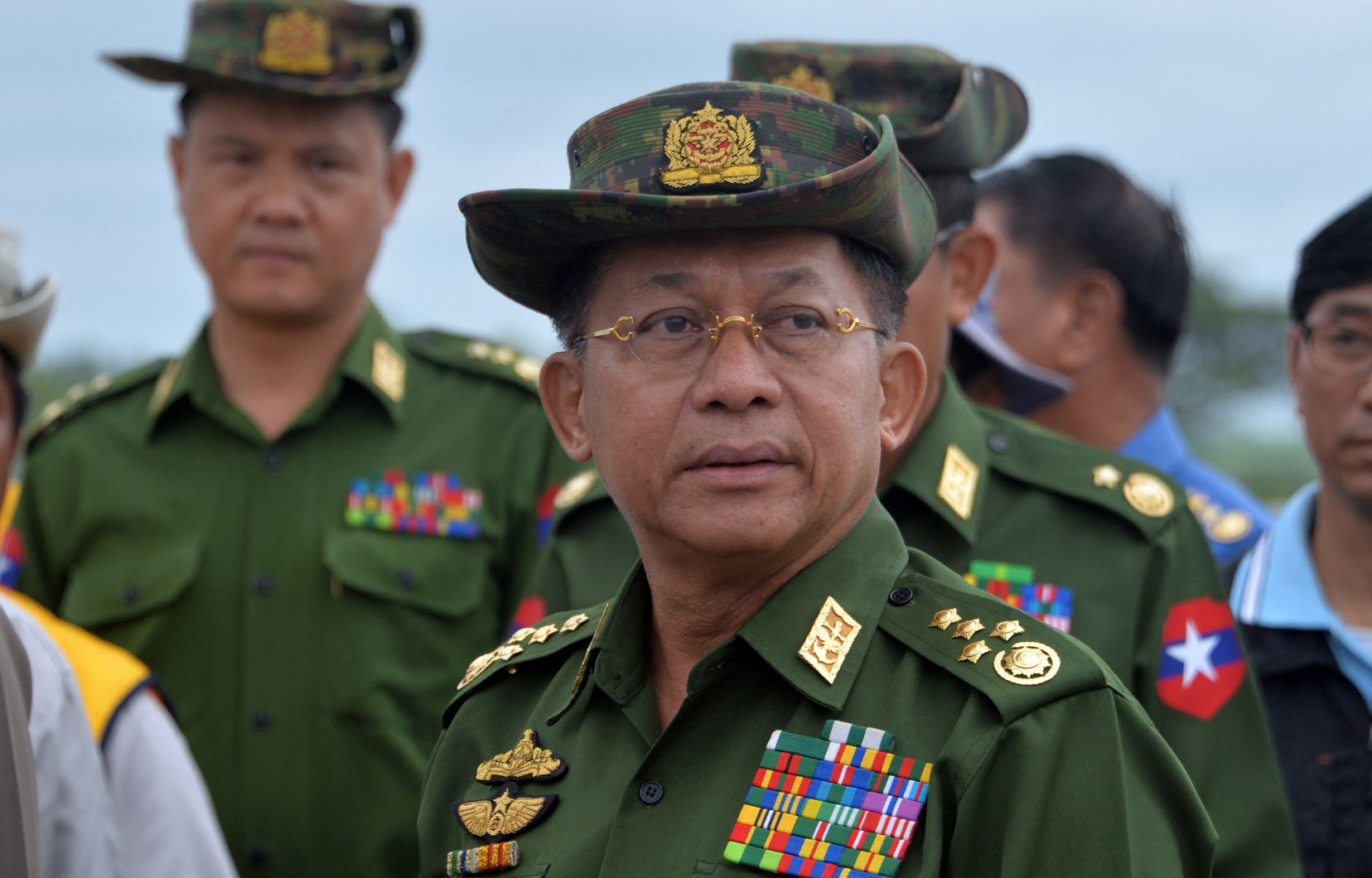 Le général birman Min Aung Hlaing, chef de la junte qui a renversé le gouvernement civil d'Aung San Suu Kyi par le coup d'État du 1er janvier 2021. (Source : Le Devoir)