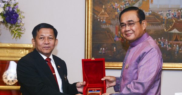 Le général birman Min Aung Hlaing reçu par le Premier ministre thaïlandais Prayuth Cha-ocha à la Maison du gouvernement à Bangkok, le 3 septembre 2019. (Source : Southeast Asia Globe)