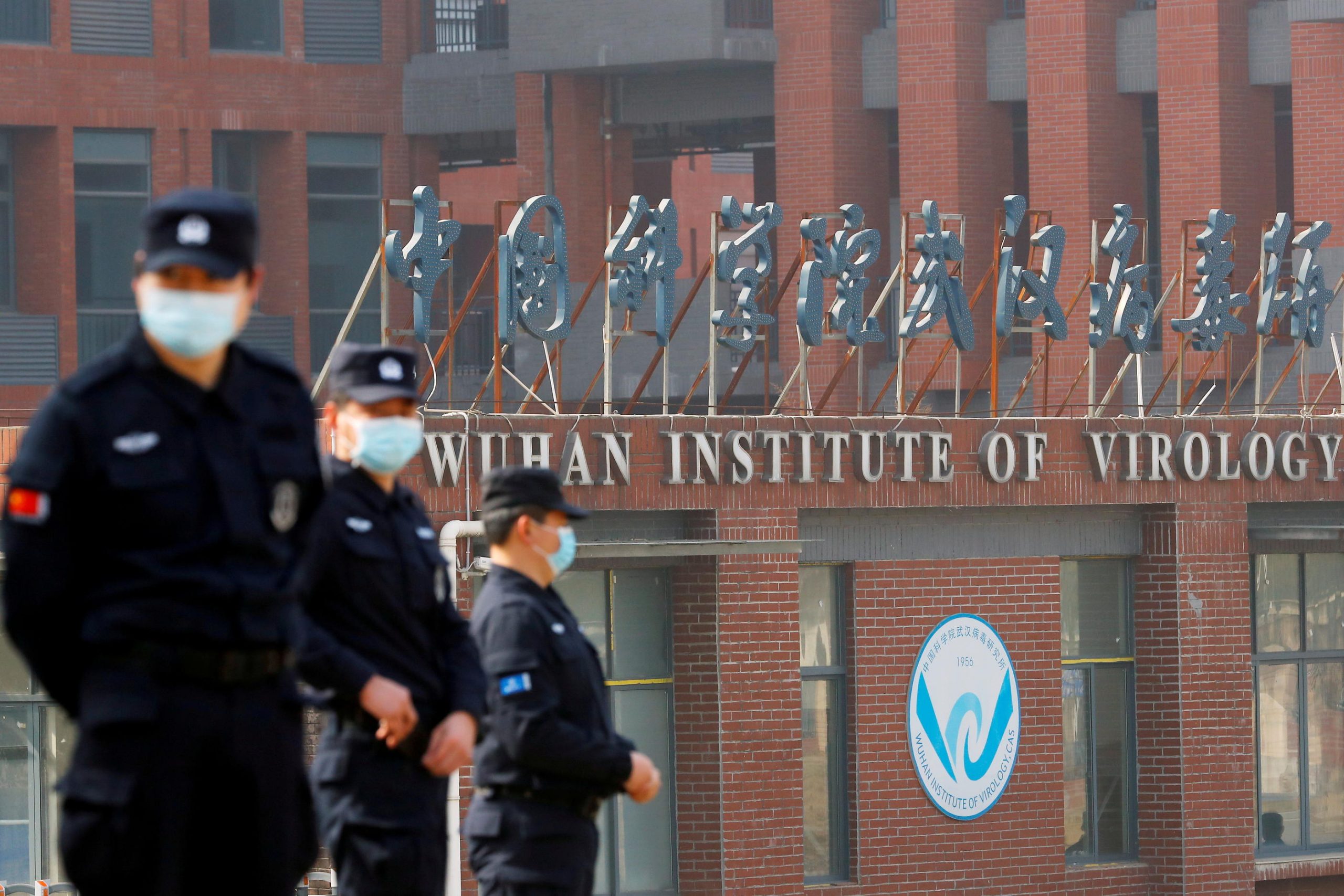 L'Institut de virologie de Wuhan, le 3 février 2021 durant la visite des enquêteurs de l'Organisation mondiale de la santé (OMS). (Source : Le Parisien)