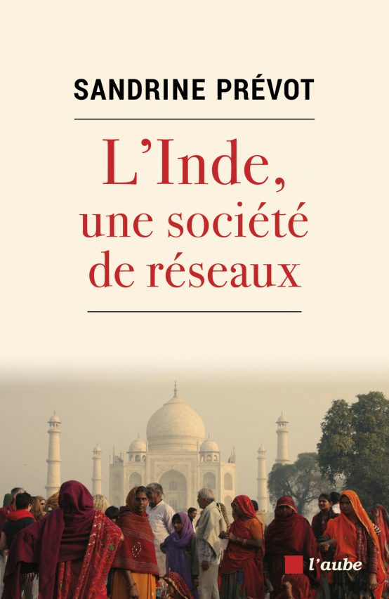 Couverture du livre "L'Inde, une société de réseaux" par Sandrine Prévot, paru aux éditions de l'Aube. (Crédit : L'Aube)