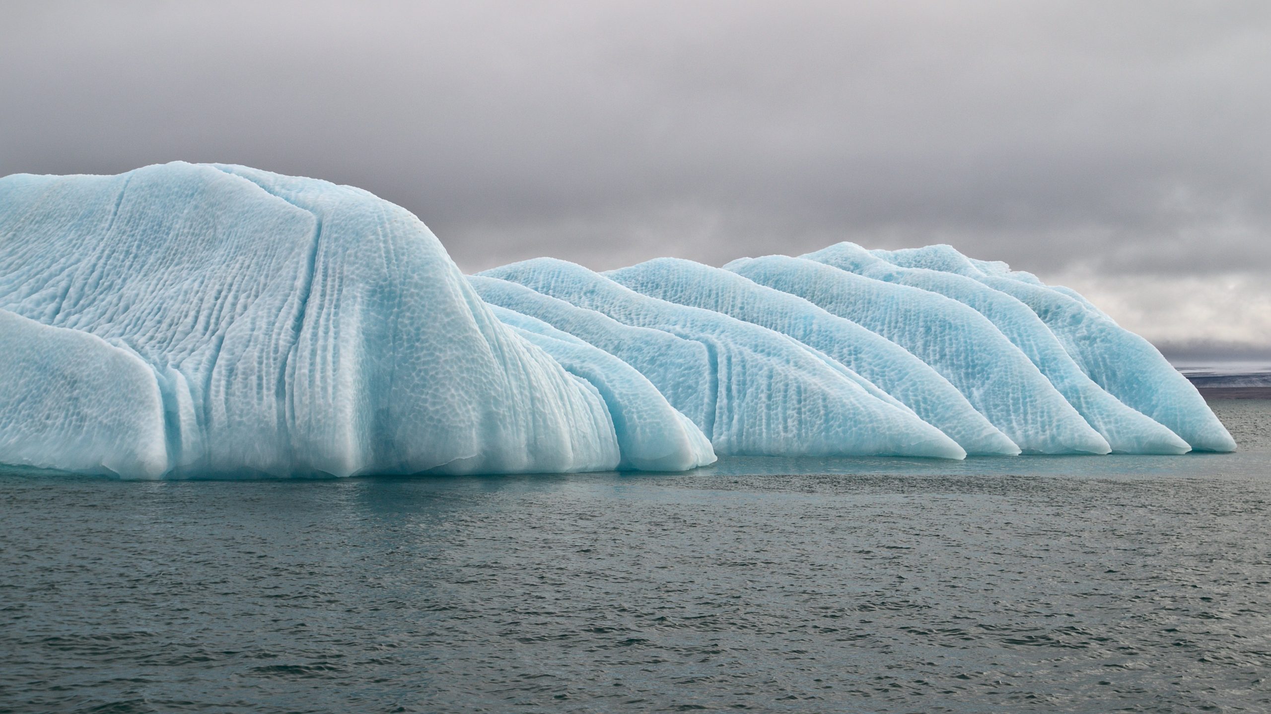 Iceberg au nord de l’archipel du Svalbard. (Crédit : Rob Oo sur Flickr)