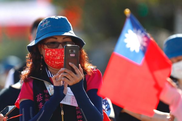 Mesure sanitaires oblige, la foule n’était pas admise le jour de la fête nationale, le 10 octobre 2021 autour du palais présidentiel à Taipei, barricadé à près de 500 mètres à la ronde. Sur invitation, quelques personnes ont été autorisées à assister à la cérémonie à des places bien définies. (Copyright : Daniel Ceng)
