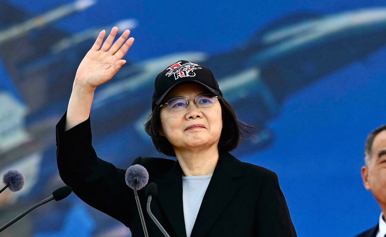 La présidente taïwanaise Tsai Ing-wen ne participera pas au "sommet de la démocratie" de Joe Biden, elle sera représentée par sa ministre du Numérique Audrey tang et sa représentante à Washington Hsiao Bi-khim. (Source : France24)